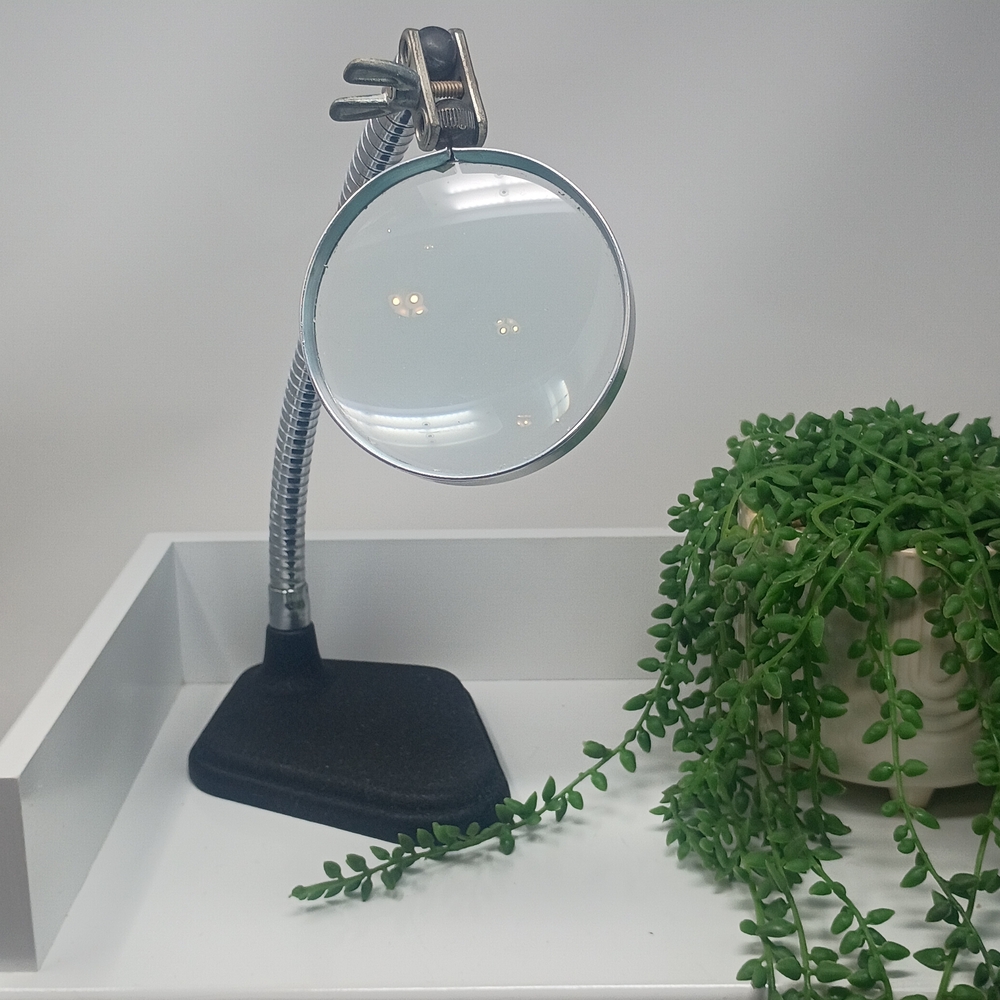 Flexible Magnifying Glass with Black Base